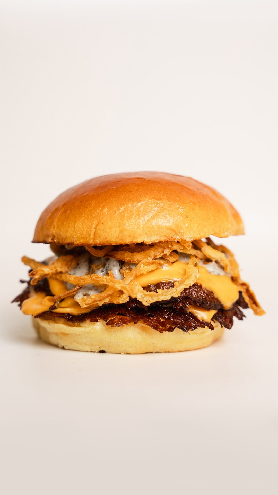 Want something more refined?
Try our truffle sauce on your next burger for a unique taste experience.
#truffleburger #burgerparis #junkburger #junkfood