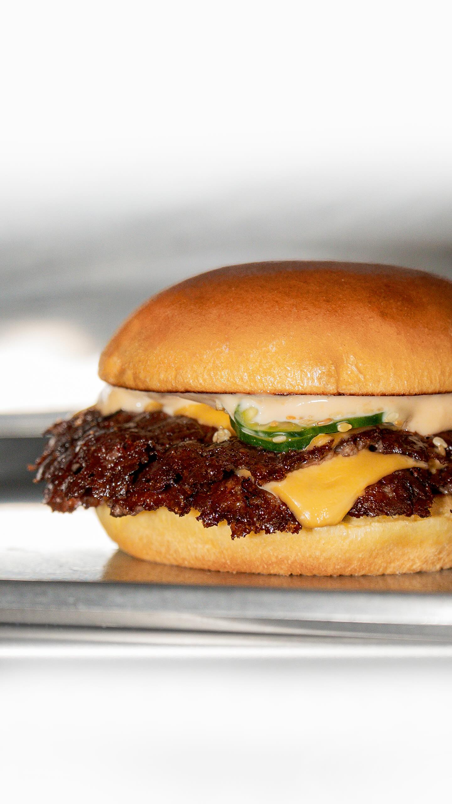 The Miso Smash burger 🍔

Double beef patty with American cheese, topped with cucumber tsukemono and miso sriracha mayo.

📍 Available in Paris, across France, London & Dubai.

⚠️ Only available from April 9 to May 9.

#smashburgers #miso #burger #foodies #foodporn